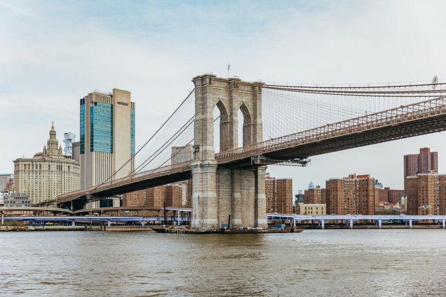NYC: Circle Line 2.5 Hour Best of NYC Boat Cruise - The narration and audio guide: live commentary is the engine