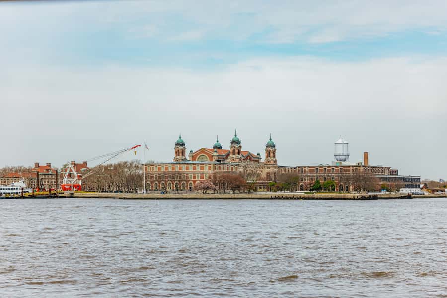 NYC: Circle Line 2.5 Hour Best of NYC Boat Cruise - Landmarks along the route: how to spot each big moment