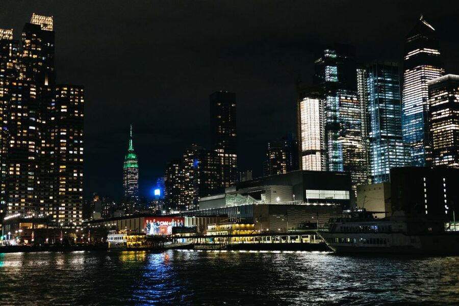 NYC: Circle Line 2h Harbor Lights Cruise Skip-The-Box-Office - The Live Tour Guide and Audio Options: How to Get More Than Just Photos