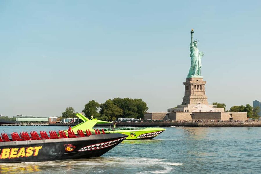 NYC: Circle Line "The Beast" Midtown/Downtown Speedboat Ride - Quick hits: what makes The Beast ride different
