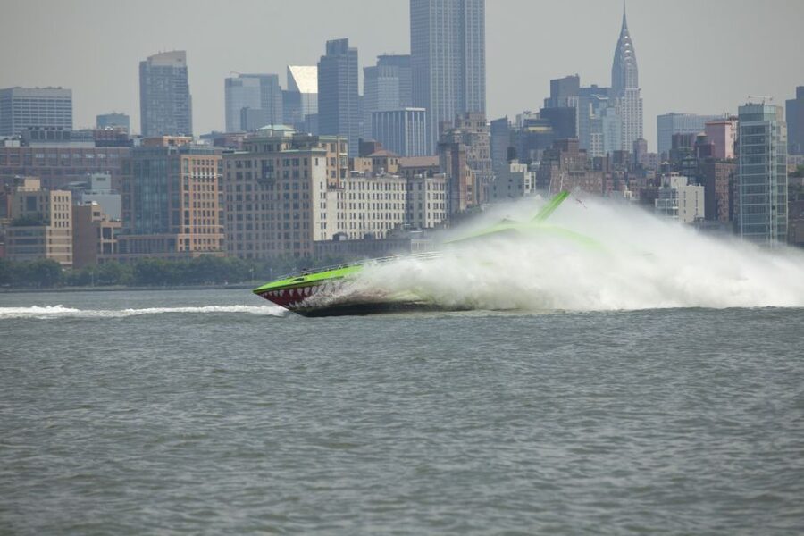NYC: Circle Line "The Beast" Midtown/Downtown Speedboat Ride - Photo stop strategy: getting the Liberty shot without stress