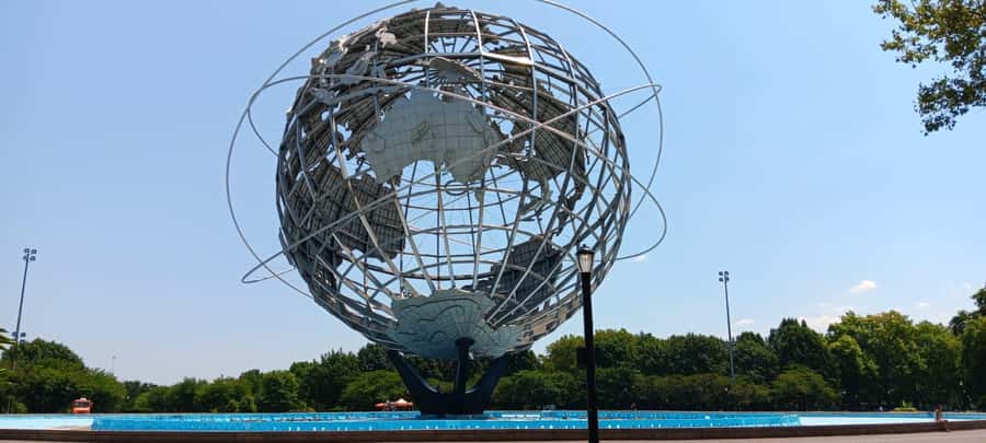 NYC: Contrasts with Gospel Mass - Whitestone and the road to the Bronx: a bridge-to-bridge context stop