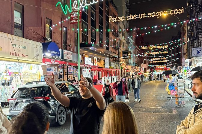 NYC Dark History Walking Tour: Ghosts, Murders, and Mafia - Trivia, prizes, and the included sweet treat: Why it works better than a typical lecture