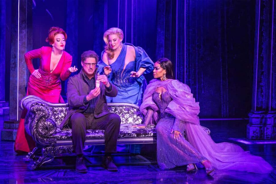 NYC: Death Becomes Her the Musical on Broadway - Getting In: Tickets, Timing, and the Lunt-Fontanne Theatre Check-In