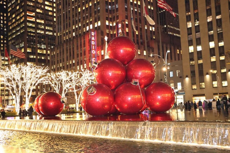 NYC: Dyker Heights and NYC Holiday Lights Luxury Bus Tour - Should you book this Dyker Heights holiday lights tour?