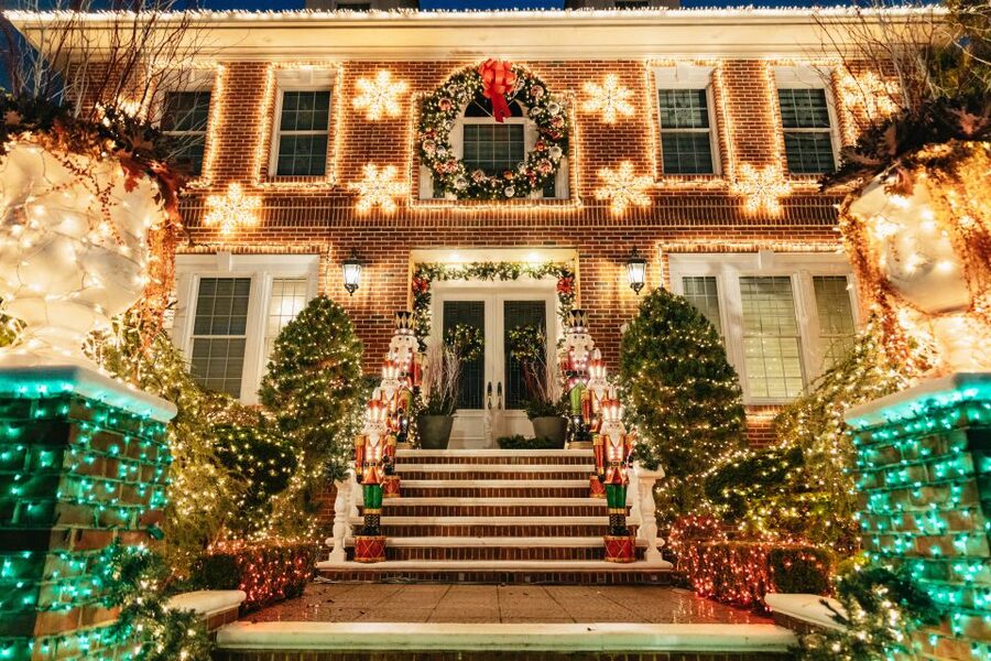 NYC: Dyker Heights Christmas Lights & Skyline View Bus Tour - Battery Park City sunset stop: Statue of Liberty views without the hassle