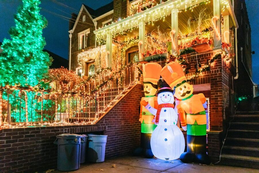 NYC: Dyker Heights Christmas Lights & Skyline View Bus Tour - Midtown skyline drive back and the East River views you can’t get elsewhere