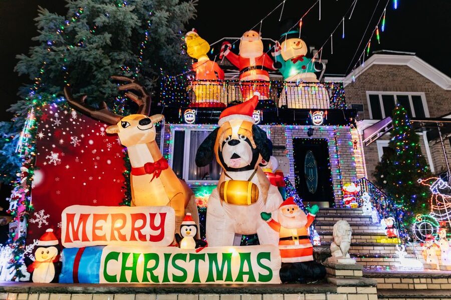 NYC: Dyker Heights Christmas Lights & Skyline View Bus Tour - Ending near Bryant Park Winter Village: the perfect place to keep the holiday going
