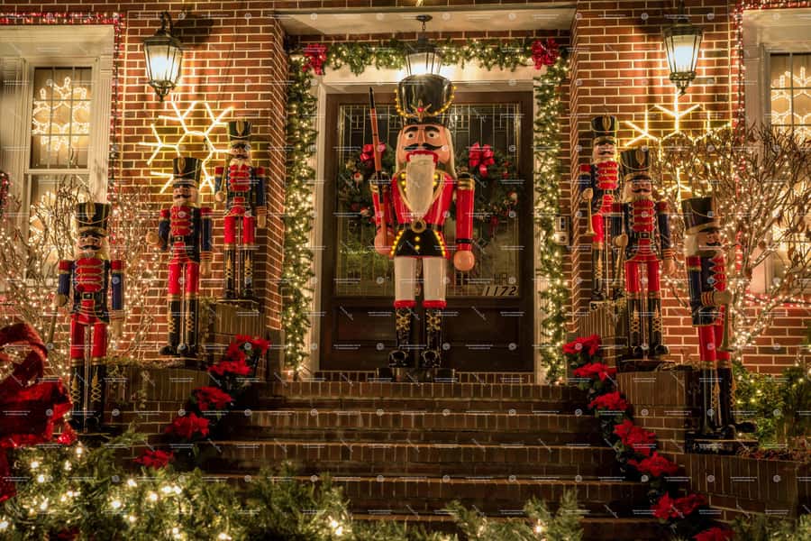NYC: Dyker Heights Christmas Lights Tour with Hot Cocoa - Hot Cocoa and the Holiday Cookie: Comfort Food With Real Expectations