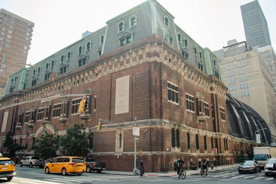 NYC: East Village & Midtown Irish History Walking Tour - Gramercy Park and McSorley’s: where Irish life rubbed shoulders