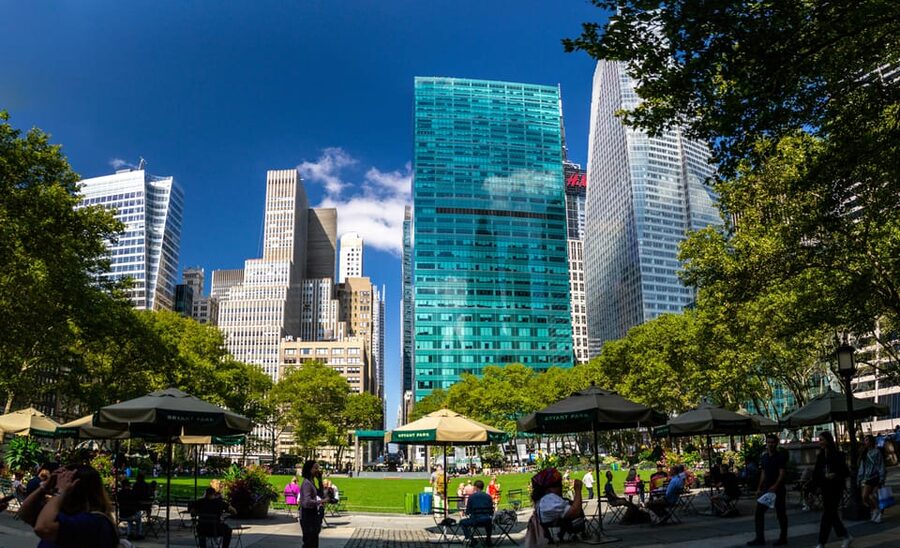 NYC: Eat 4 New York Foods & See 30 Sights Walking Tour - The Food Part: 4 NYC Classics That Actually Make Sense Together