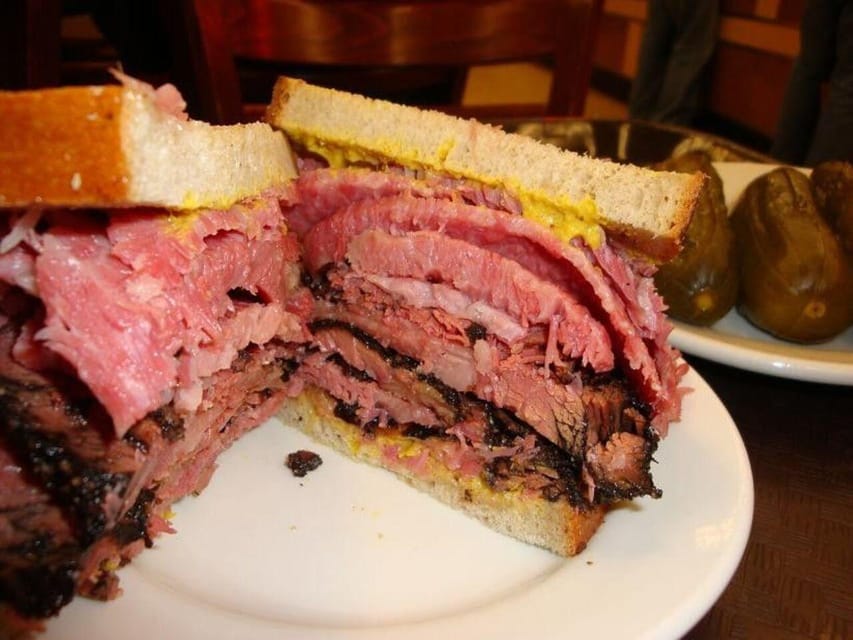 NYC: Eat 4 New York Foods & See 30 Sights Walking Tour - Flatiron, 5th Avenue, and the Midtown Skyline Photo Run