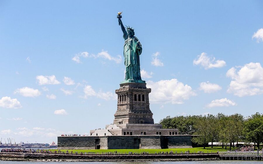 NYC: Ellis Island Private Tour with Liberty Island Access - Price and value: what $718 per person really buys