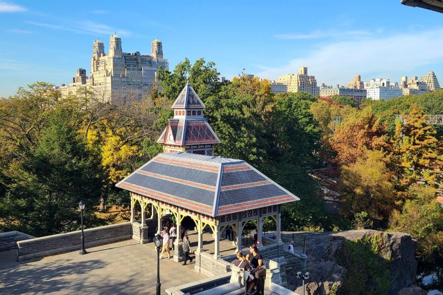 NYC: English or German Central Park Bike Tour & eBike Option - Bicycle vs eBike: choosing the right ride for your pace
