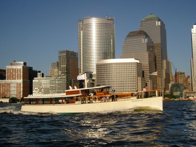 NYC: Evening Jazz Cruise on the Yacht Manhattan - Yacht Manhattan’s 1920s vibe: comfort first, photos second