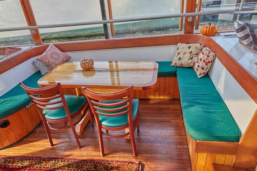 NYC: Evening Jazz Cruise on the Yacht Manhattan - Price and value: what $134 buys on a 90-minute jazz cruise