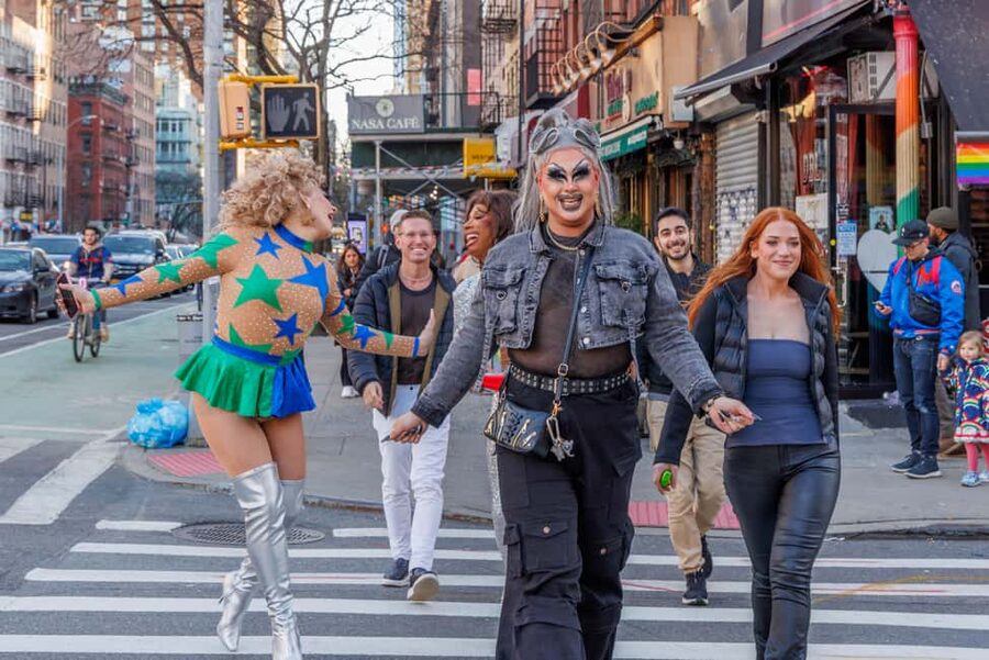 NYC: Fabulous Drag Night Out with a Drag Queen - Meeting at DBL: Start Your Night With the Right Energy