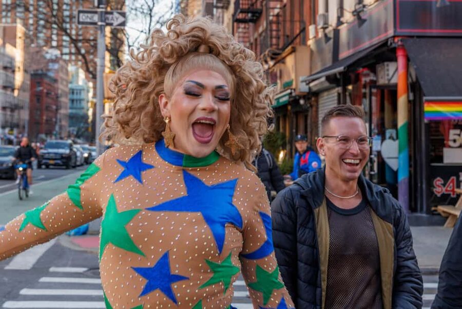 NYC: Fabulous Drag Night Out with a Drag Queen - Hell’s Kitchen and LGBT Nightlife: Why the Intro Makes the Show Better