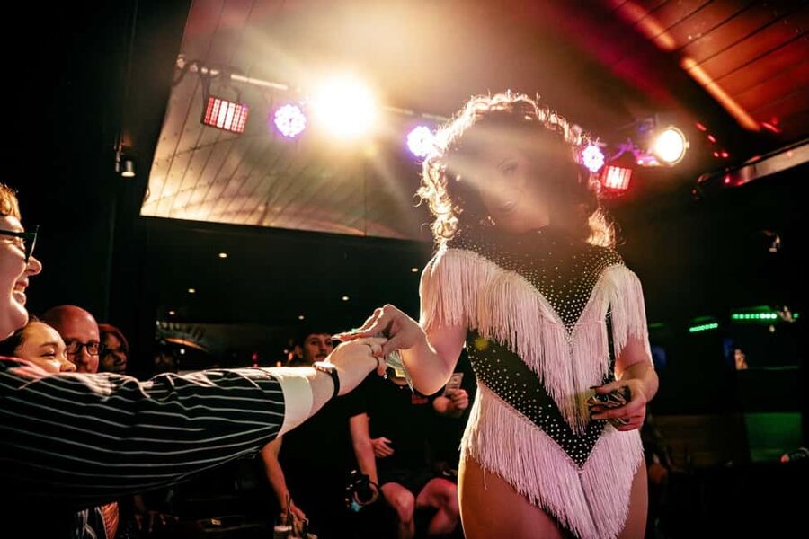 NYC: Fabulous Drag Night Out with a Drag Queen - After the Show: Photos With Performers and a Quick Reality Check