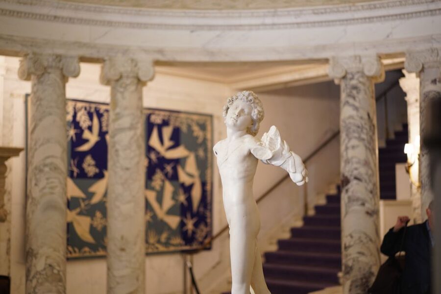 NYC: Fifth Ave Gilded Age Mansions Guided Walking Tour - Richard Morris Hunt memorial to the Frick Collection: class, art, and the art of storytelling