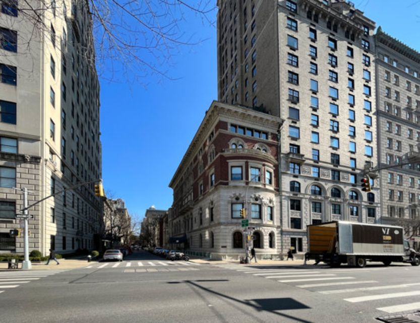 NYC: Fifth Ave Gilded Age Mansions Guided Walking Tour - Finishing by the Met: how to keep the momentum