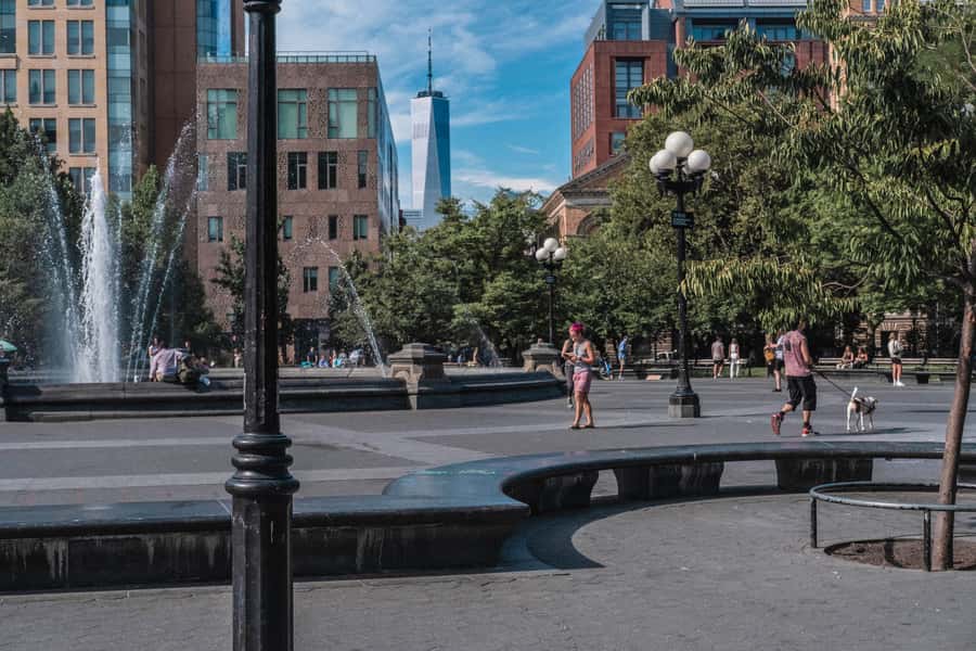 NYC | French guided tour Greenwich Village through Chinatown - SoHo and the SoHo-Cast Iron Historic District: cobblestones, cast iron, and boutique energy
