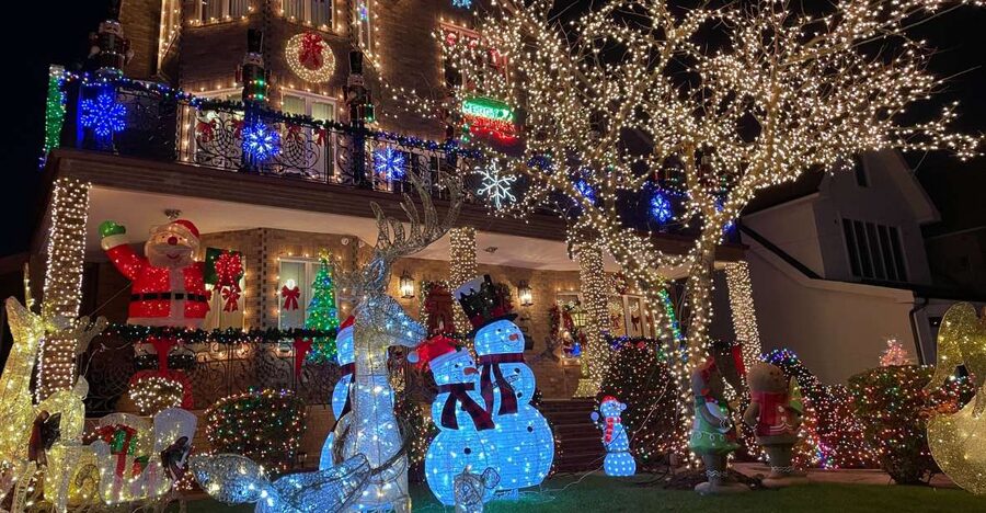 NYC | French guided tour of Christmas in Brooklyn - Entering the Dyker Heights Christmas Machine