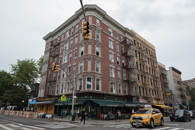 NYC: Greenwich Village Food Tour with 6 Locals Favorites Dishes - Group Size: Why Max 12 Changes the Experience