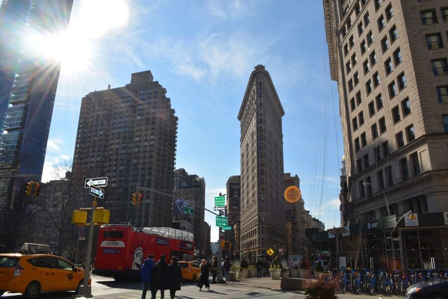 NYC: Guided Bus and Walking Tour with Staten Island Ferry - Fifth Avenue and the Empire State stop: architecture in fast motion