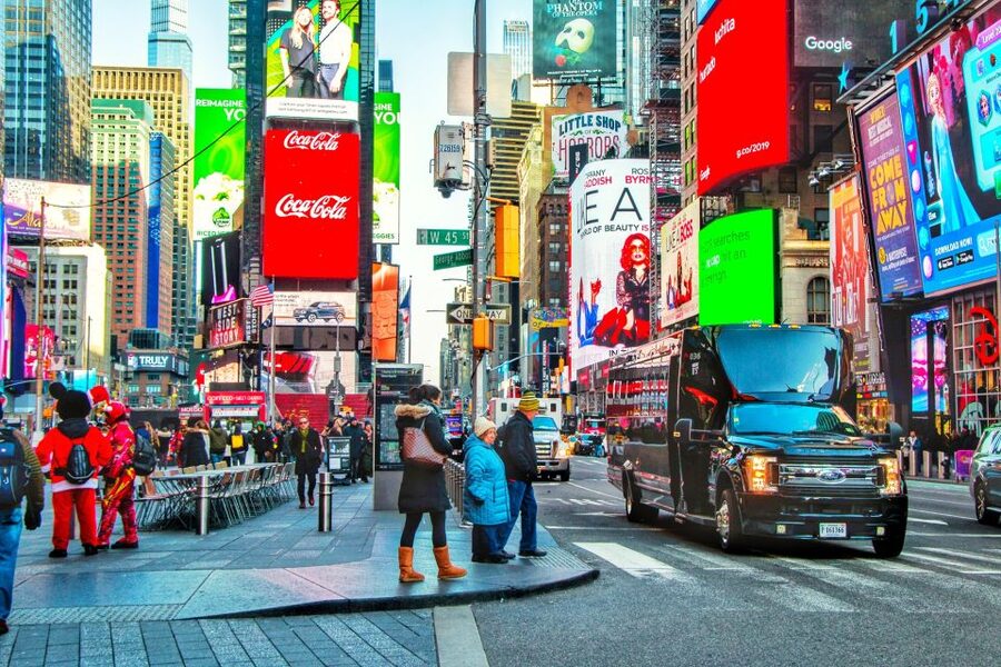 NYC: Guided Bus and Walking Tour with Staten Island Ferry - The meeting point: how to start on time on 7th Avenue