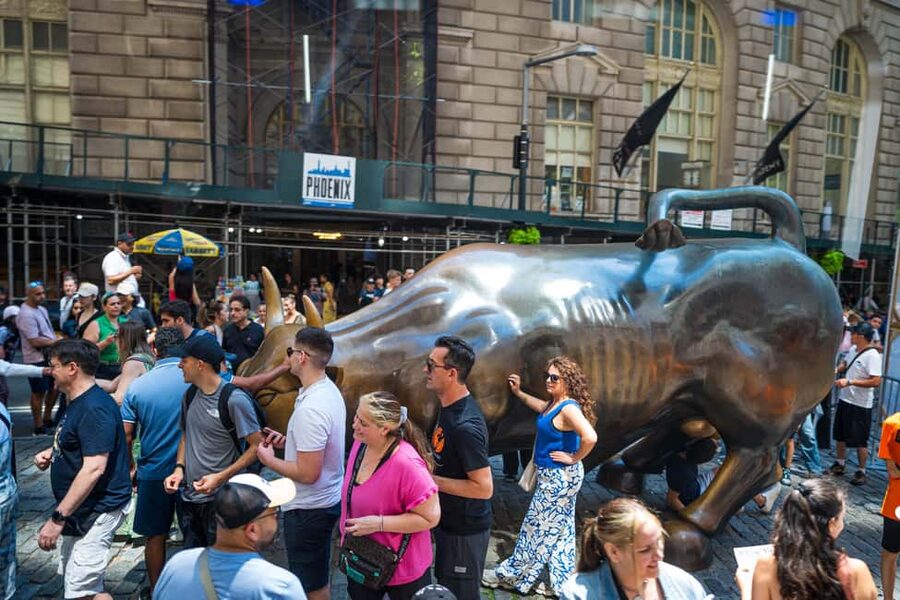 NYC: Half-Day Luxury Bus Tour with One World Access - Rockefeller Center and St. Patrick’s Cathedral: a Midtown anchor with photo time