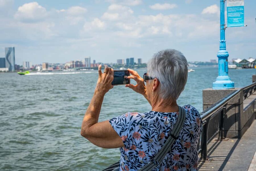 NYC: Half-Day Luxury Bus Tour with One World Access - Statue of Liberty views from Manhattan’s edge: quick, powerful, and photo-ready