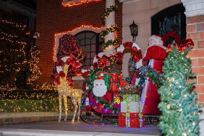 NYC Holiday Lights and Dyker Heights Luxury Bus Tour - Dyker Heights guides: when the narration adds fun (and context)