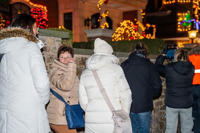 NYC Holiday Lights and Dyker Heights Luxury Bus Tour - Rockefeller Center: the quick finish at the tree and rink