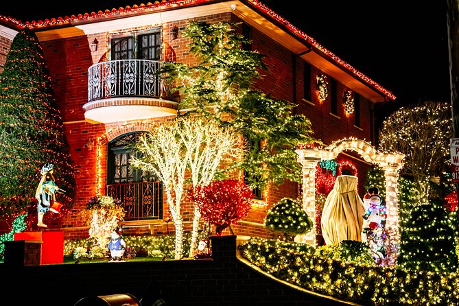 NYC Holiday Lights and Dyker Heights Luxury Bus Tour - Who this tour suits best (and who should be careful)