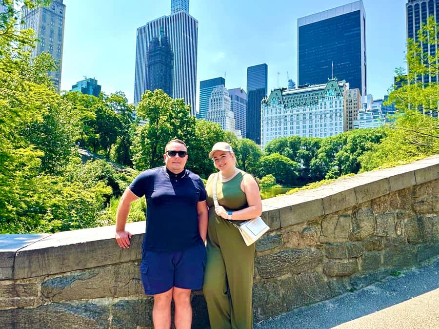NYC: Home Alone 2 & Elf Locations Tour in Central Park Tour - Warm blankets, comfort, and getting photos that actually work