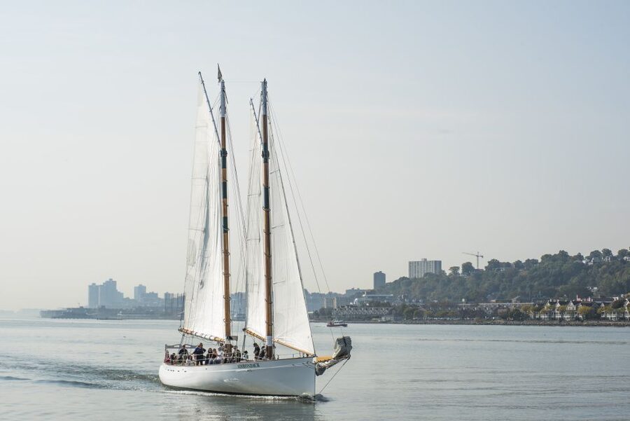 NYC: Hudson River Fall Foliage Sailing Trip - Chelsea Piers Pier 62: Getting on the water smoothly