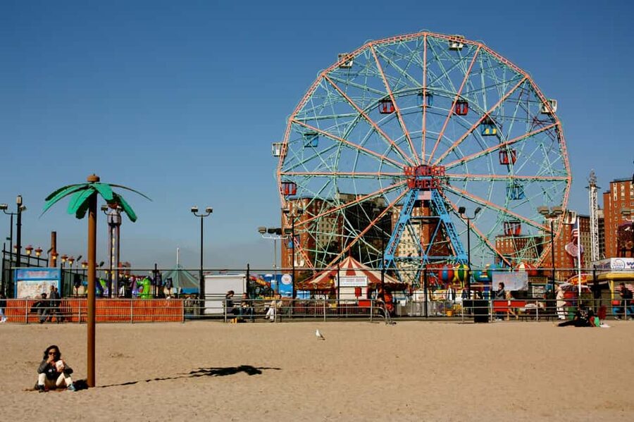 NYC: Iconic Brooklyn - Bridge, Dumbo & Coney Island tour - Nathan’s Famous and Jukebox Americana to Close the Loop