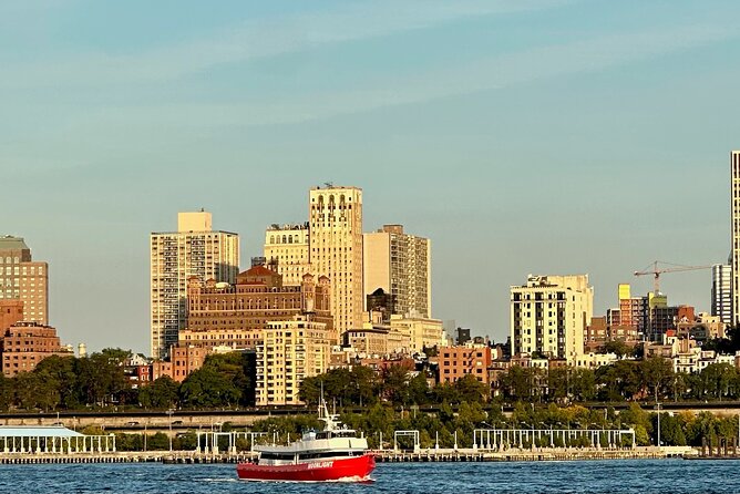 NYC Iconic Landmarks Cruise and Tour - Wall Street to One World Trade Center: A Tight Lower Manhattan Photo Tour