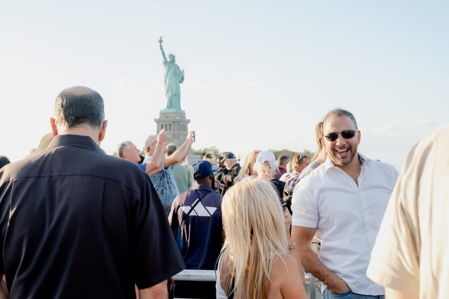 NYC: Liberty Cruise on New York Harbor with Live Guide - Lower Manhattan to Brooklyn Bridge: Skyline Views That Actually Tell a Story