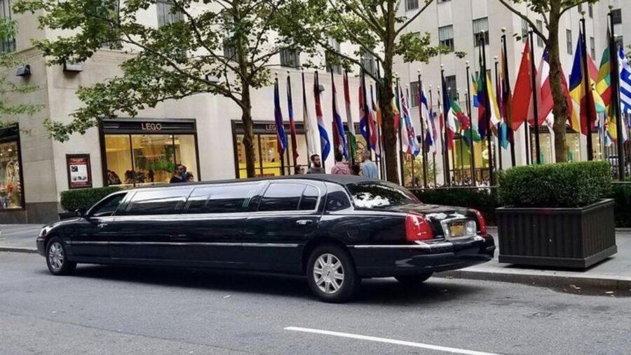 NYC Limousine Tour By Stretch Limo-King And Queen Limo NYC - Times Square Drive-Through: One Photo Moment Plus Champagne