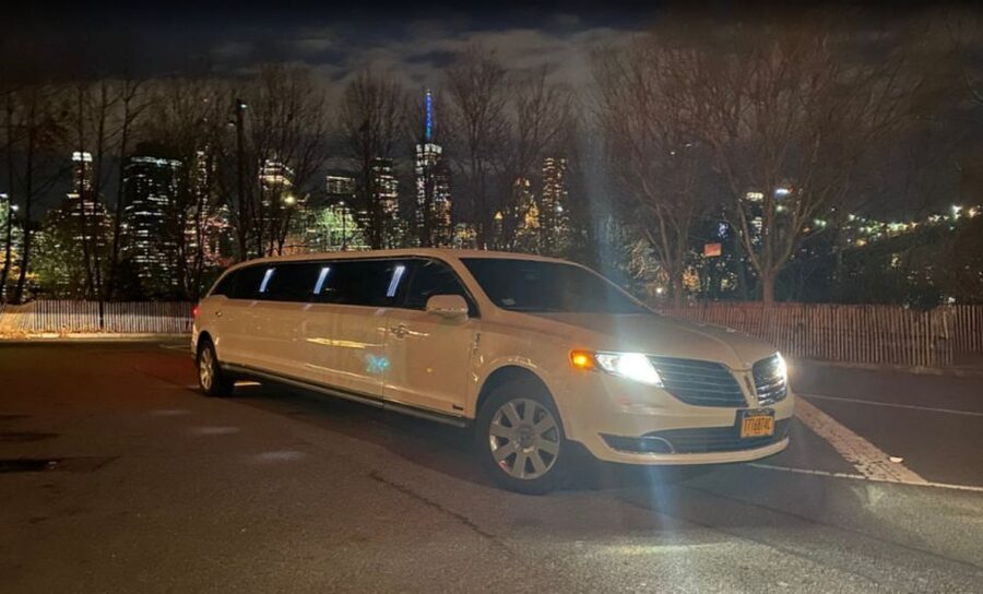 NYC Limousine Tour By Stretch Limo-King And Queen Limo NYC - What the Driver-Run, No-Professional-Guide Style Actually Means