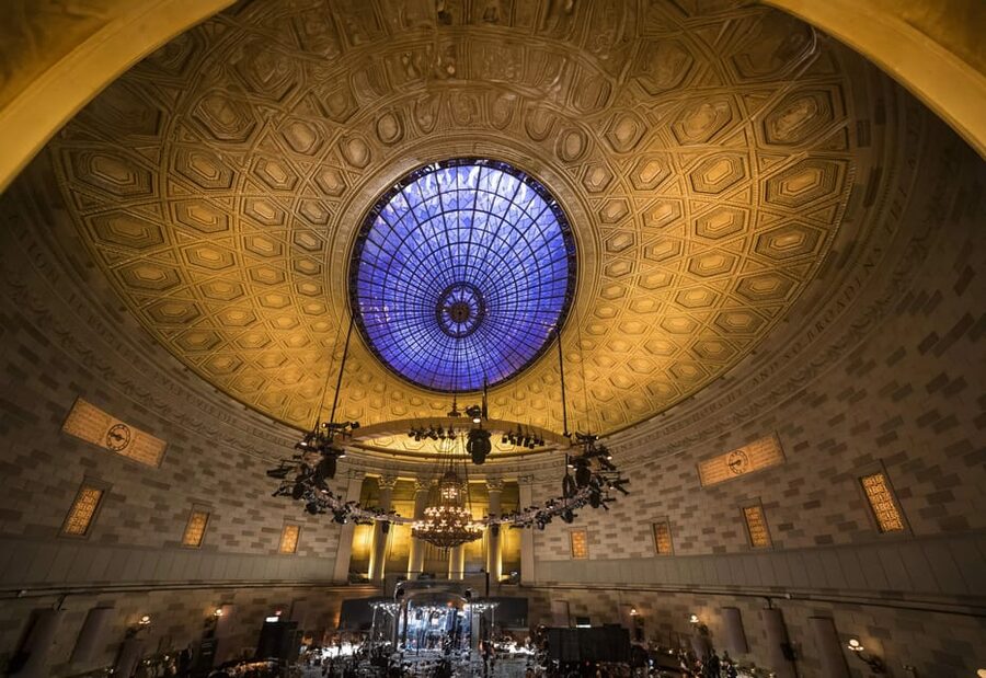 NYC: Macy's Thanksgiving Day Parade Premium Viewing Brunch - Weather and umbrellas: expect mixed rules, then dress for reality