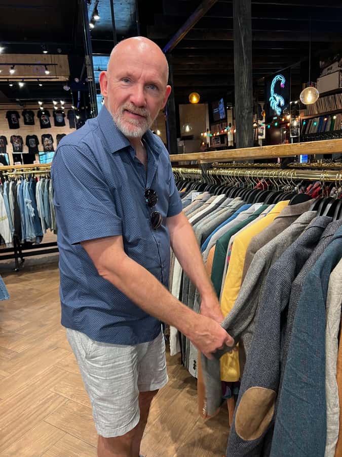 NYC: Manhattan Secondhand Shopping Day Tour - Shorter fashion stops: building outfits before the day ends