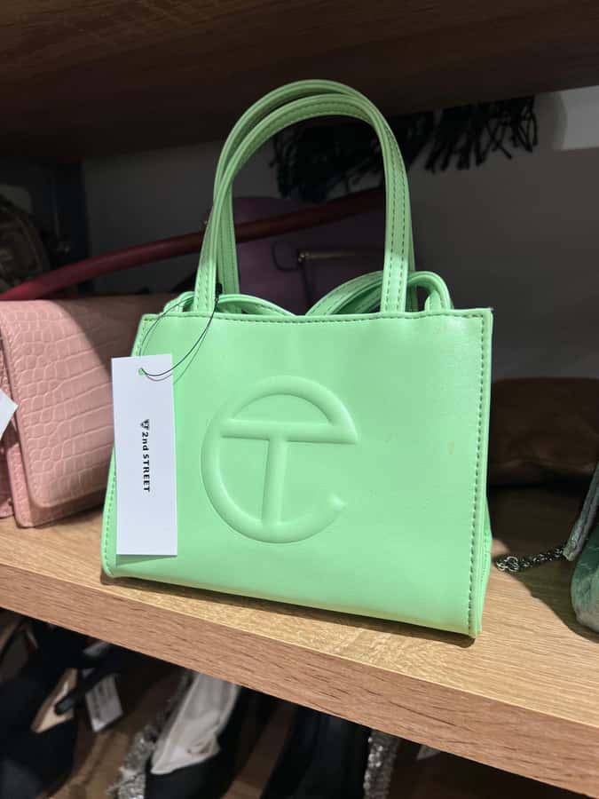 NYC: Manhattan Secondhand Shopping Day Tour - Payment, bags, and snack breaks: small logistics that matter