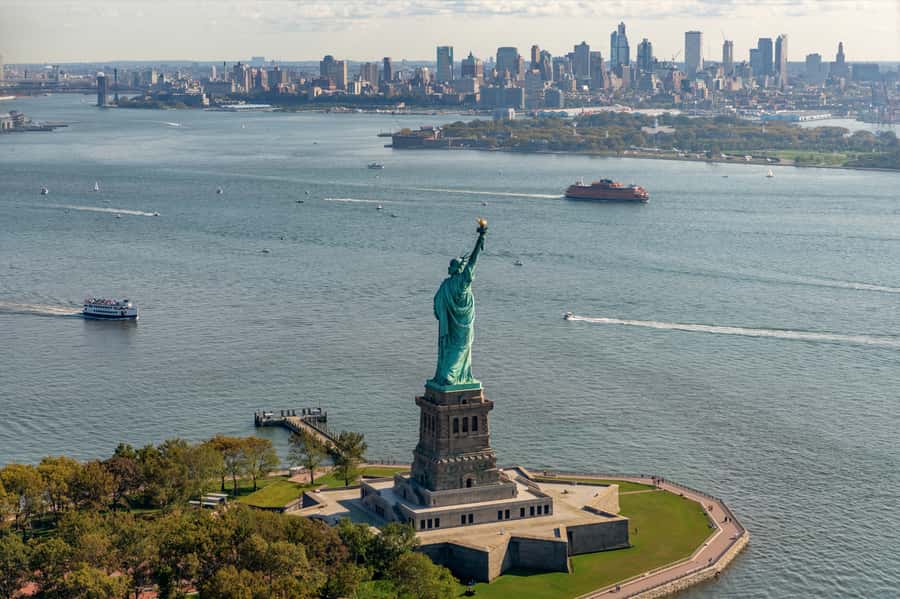 NYC: Manhattan Sightseeing Helicopter Tour - Who should book, and who should skip this helicopter flight