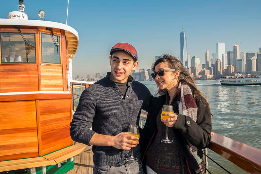 NYC: Manhattan Skyline Brunch Cruise with a Drink - Cruise Route: Empire State to Statue of Liberty Views