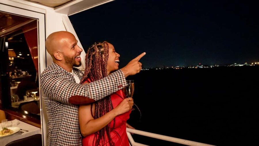 NYC: Manhattan Skyline Dining Cruise - Onboard Comfort: Reserved Tables, Climate Control, and the DJ Vibe