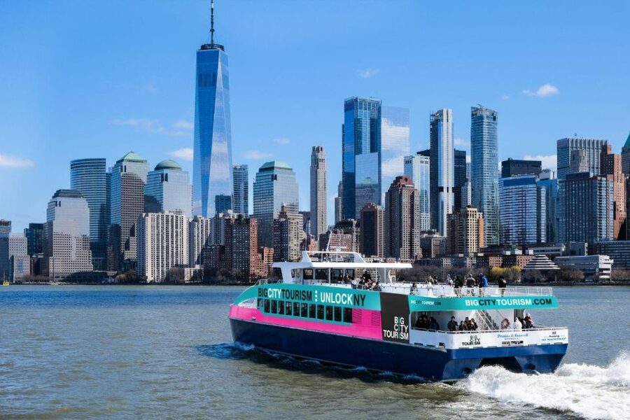NYC: Manhattan & Statue of Liberty Cruise with Shuttle Bus - 75 minutes on the Hudson: what you’re really getting