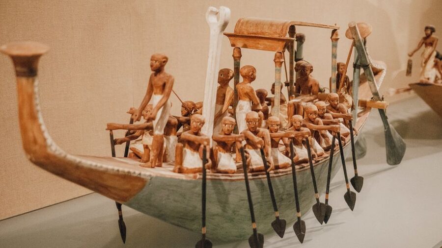 NYC: Meet the Met – Extended 3hr Small-Group Tour - Greek and Roman statuary: how to see bodies as stories